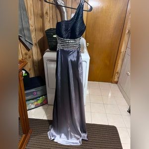 Le Chateau gown - Size 2